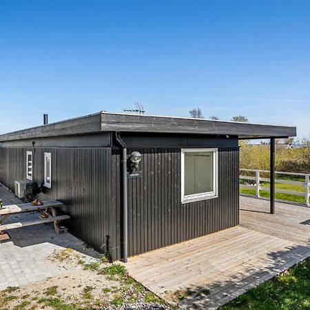 2 Bedroom Stunning Home In Strøby Ladeplads Buitenkant foto