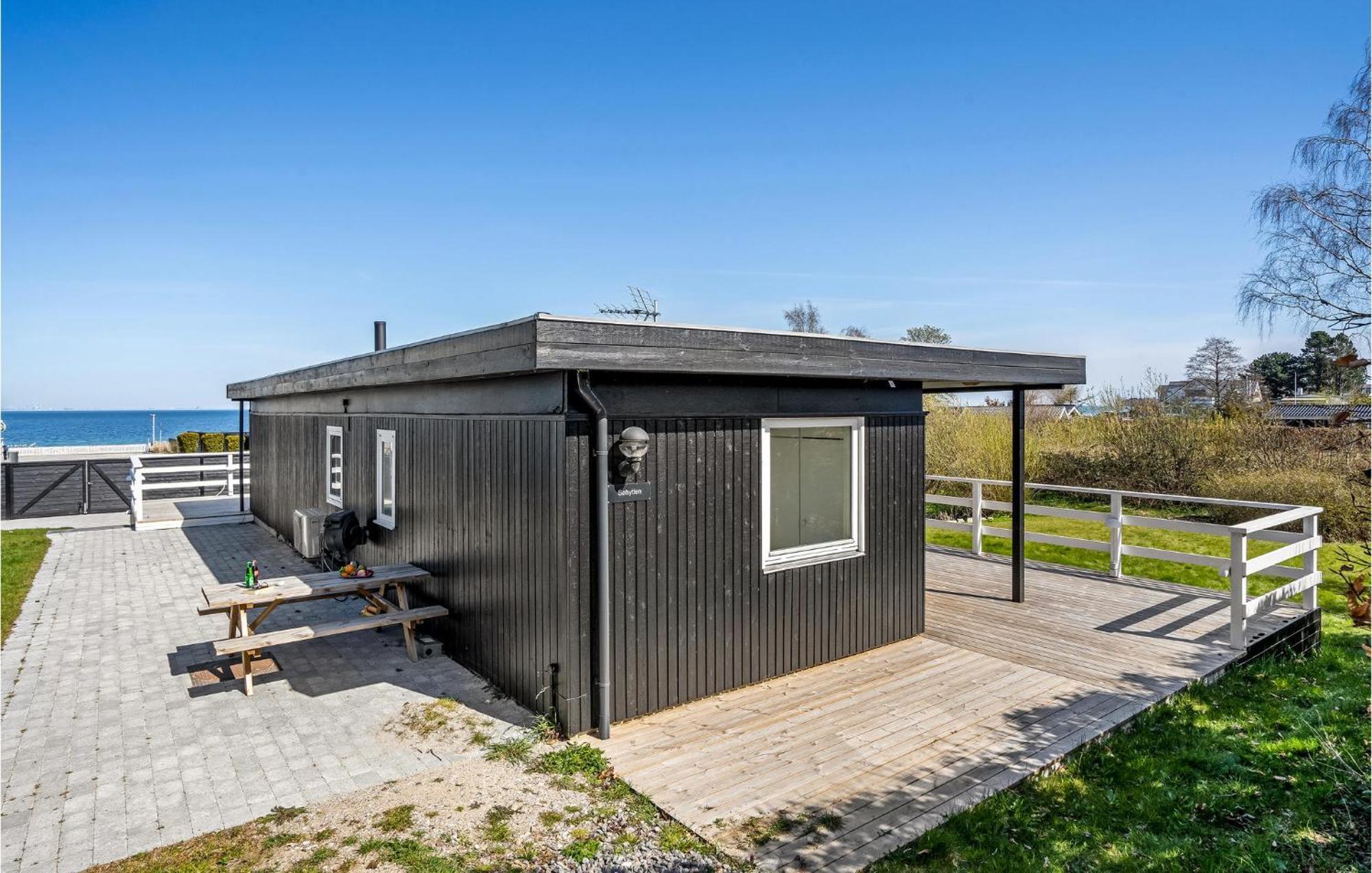 2 Bedroom Stunning Home In Strøby Ladeplads Buitenkant foto